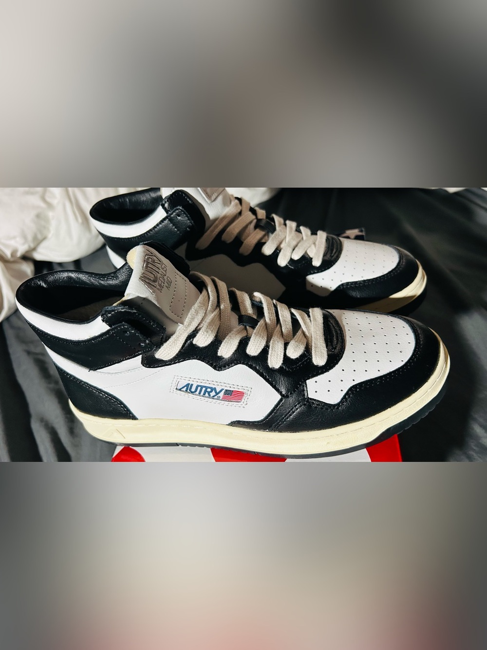 Autry Men's Black and White Mid-Top Sneaker